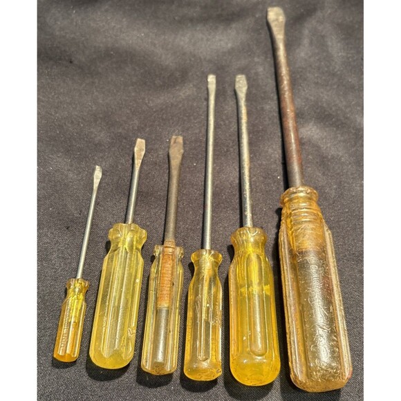Set of 6 Vintage 1960s-1970s Yellow Plastic Handles Screwdrivers Great Tools - Picture 1 of 5